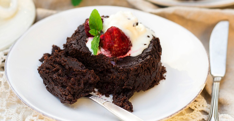 6 easy crockpot meals chocolate cake