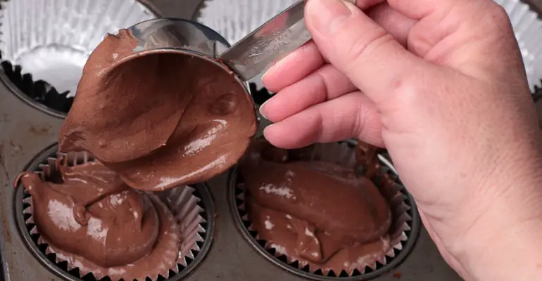 2-ingredient coca cola chocolate cupcakes
